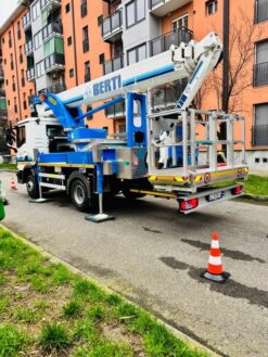 Piattaforma Autocarrata Con Operatore - C389